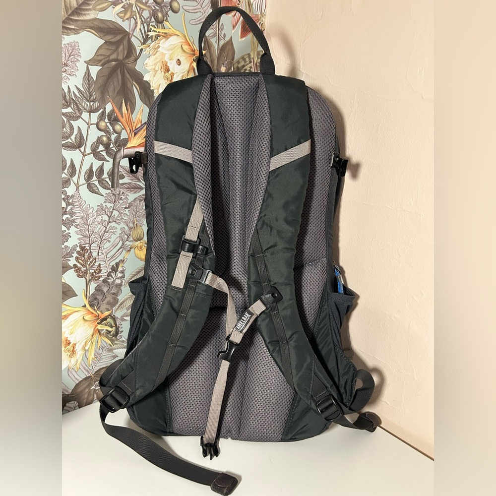 Camelbak Cloud Walker 18 Hydration Pack Without B… - image 4